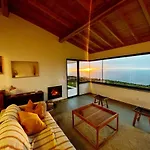 Semesterbostad Moradia Alegre Com Vista Deslumbrante