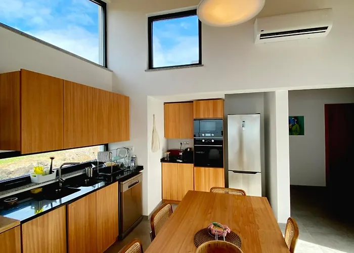 Moradia Alegre Com Vista Deslumbrante Vakantiehuis *