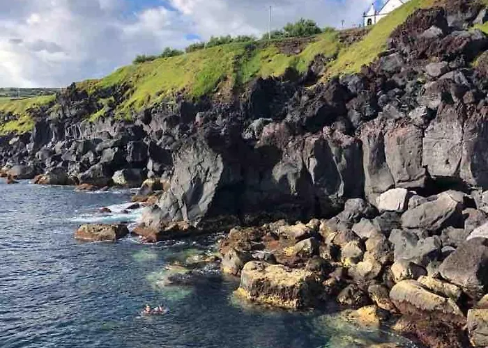 Moradia Alegre Com Vista Deslumbrante Vakantiehuis Serreta