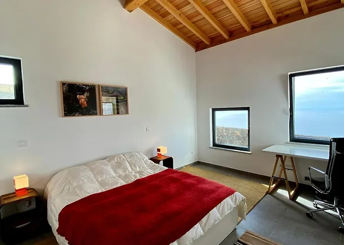 Vakantiehuis Moradia Alegre Com Vista Deslumbrante Serreta